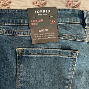 Torrid Midfit Super Skinny brand new with tags